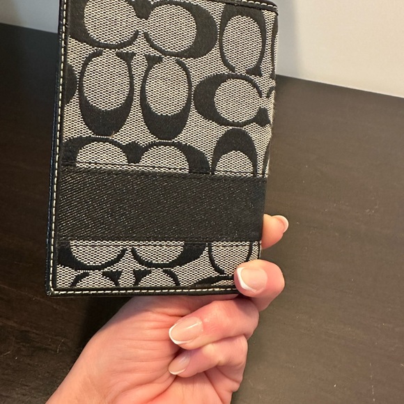 COACH passport wallet - Picture 2 of 4